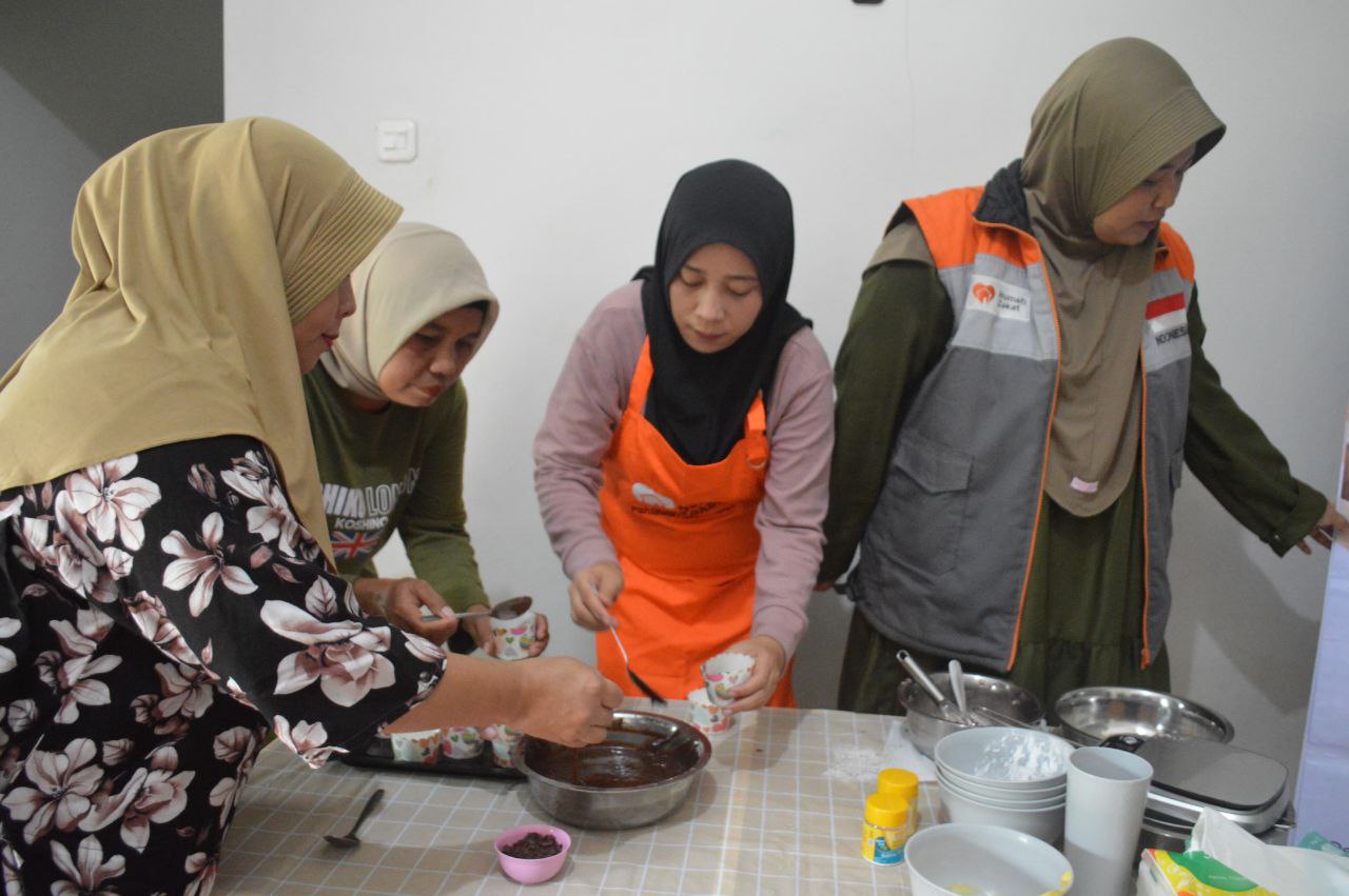 Dukung UMKM, Rumah Zakat Gelar Pelatihan Pembuatan Kue