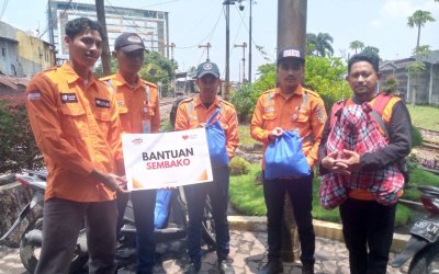 Peringati Hari Kereta Api Nasional, Rumah Zakat Berbagi Sembako untuk Penjaga Perlintasan Kereta Api