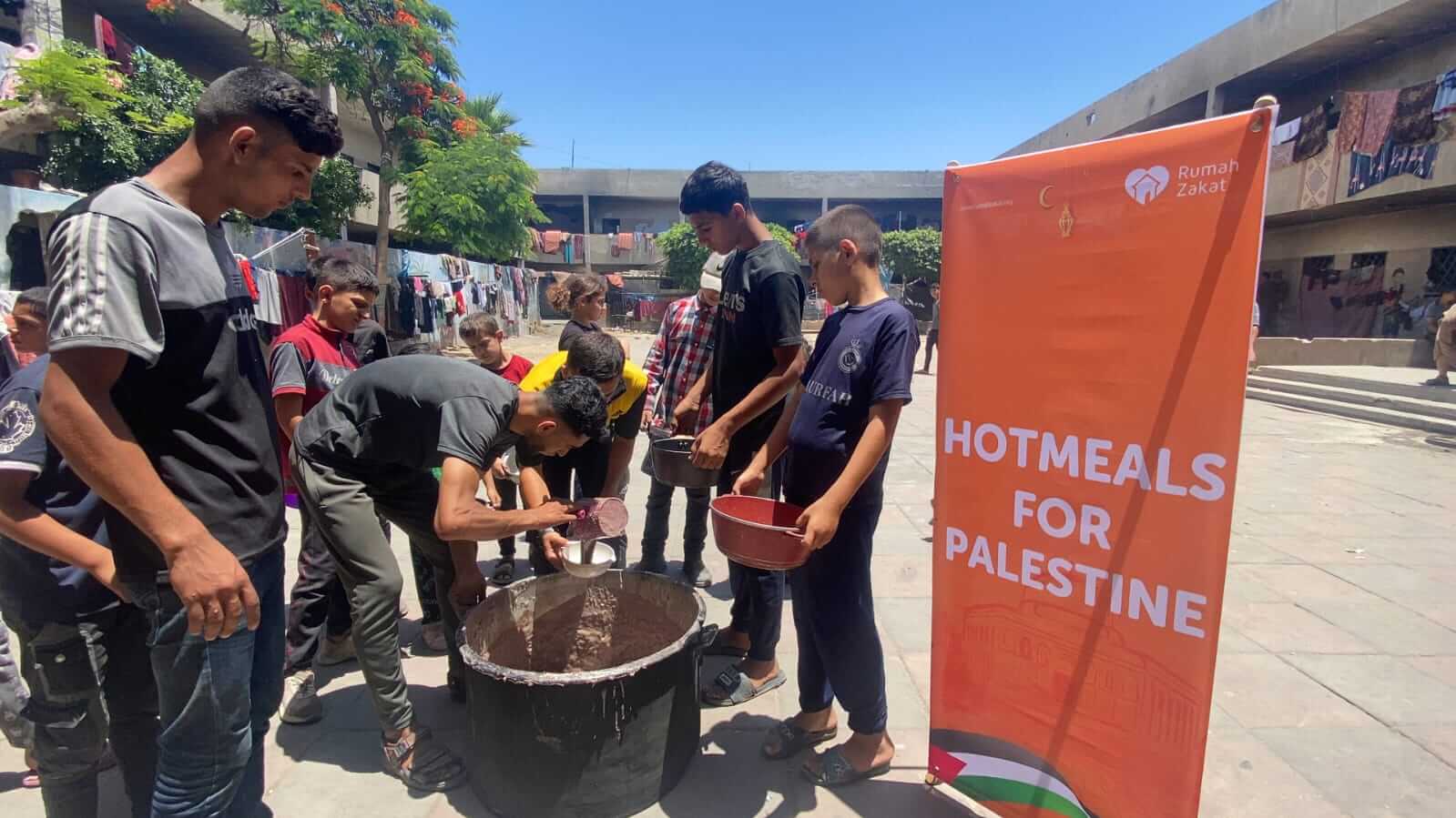 Rumah Zakat Distribusikan 600 Paket Makanan ‘Hot Meals’ di Gaza Utara