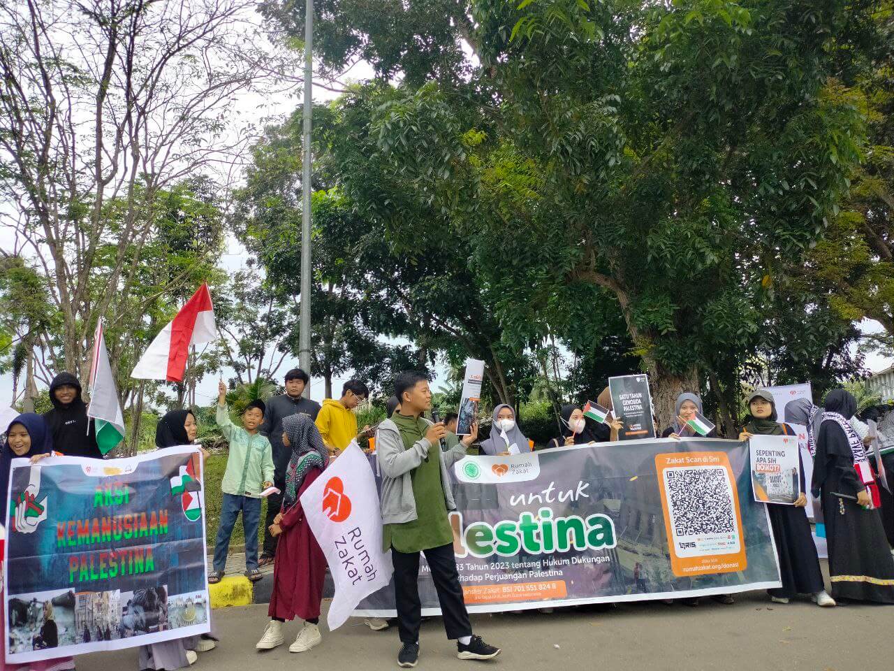 Rumah Zakat Gelar Pemeriksaan Kesehatan Gratis dan Aksi Solidaritas untuk Palestina di GOR Kadrie Oning