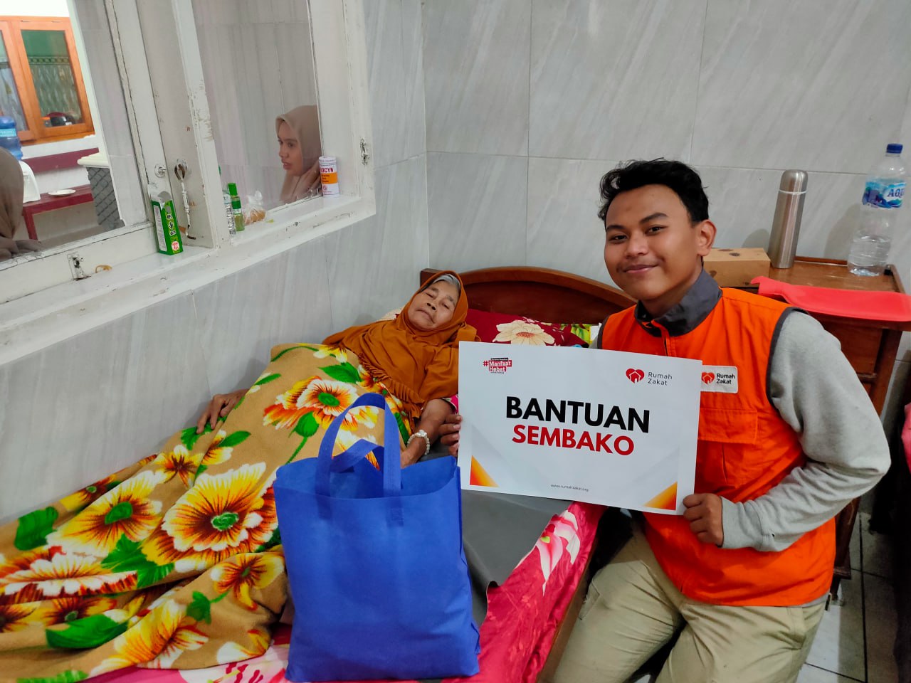 Rumah Zakat Salurkan Bantuan Sembako untuk Penghuni Panti Lansia Al Ishlah Malang