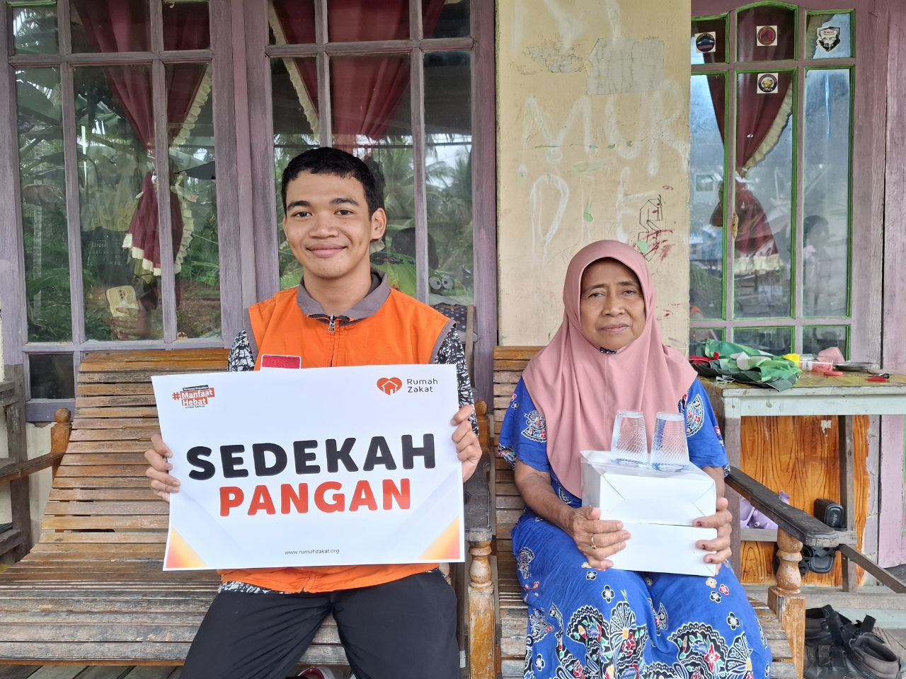 Sedekah Pangan untuk Warga Desa Sungai Kupah Kabupaten Kubu Raya