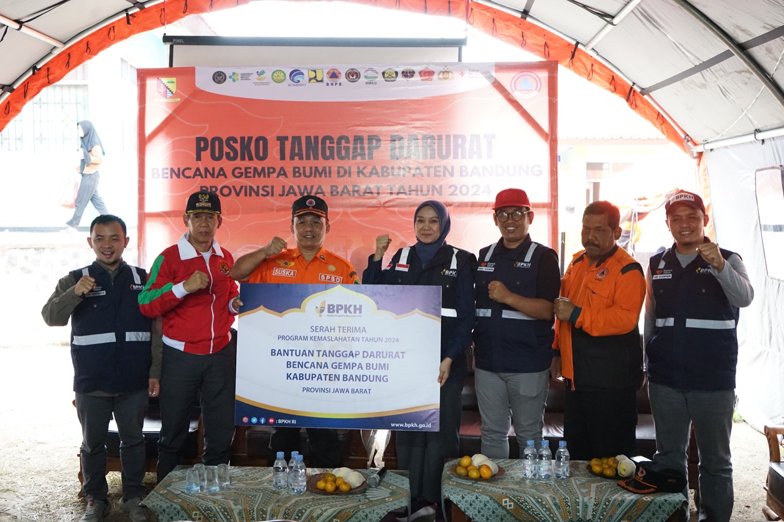 BPKH Berkolaborasi Bersama Rumah Zakat Serahkan Bantuan Tanggap Darurat Gempa Bumi di Kabupaten Bandung
