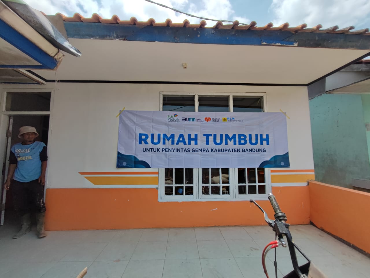 PT PLN Indonesia Power Melalui Rumah Zakat Bangun Rumah Tumbuh untuk Korban Gempa di Kabupaten Bandung