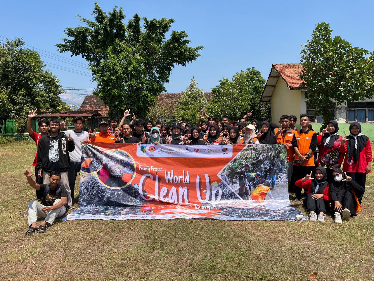World Clean Up Day 2024 Bersama Rumah Zakat Kediri