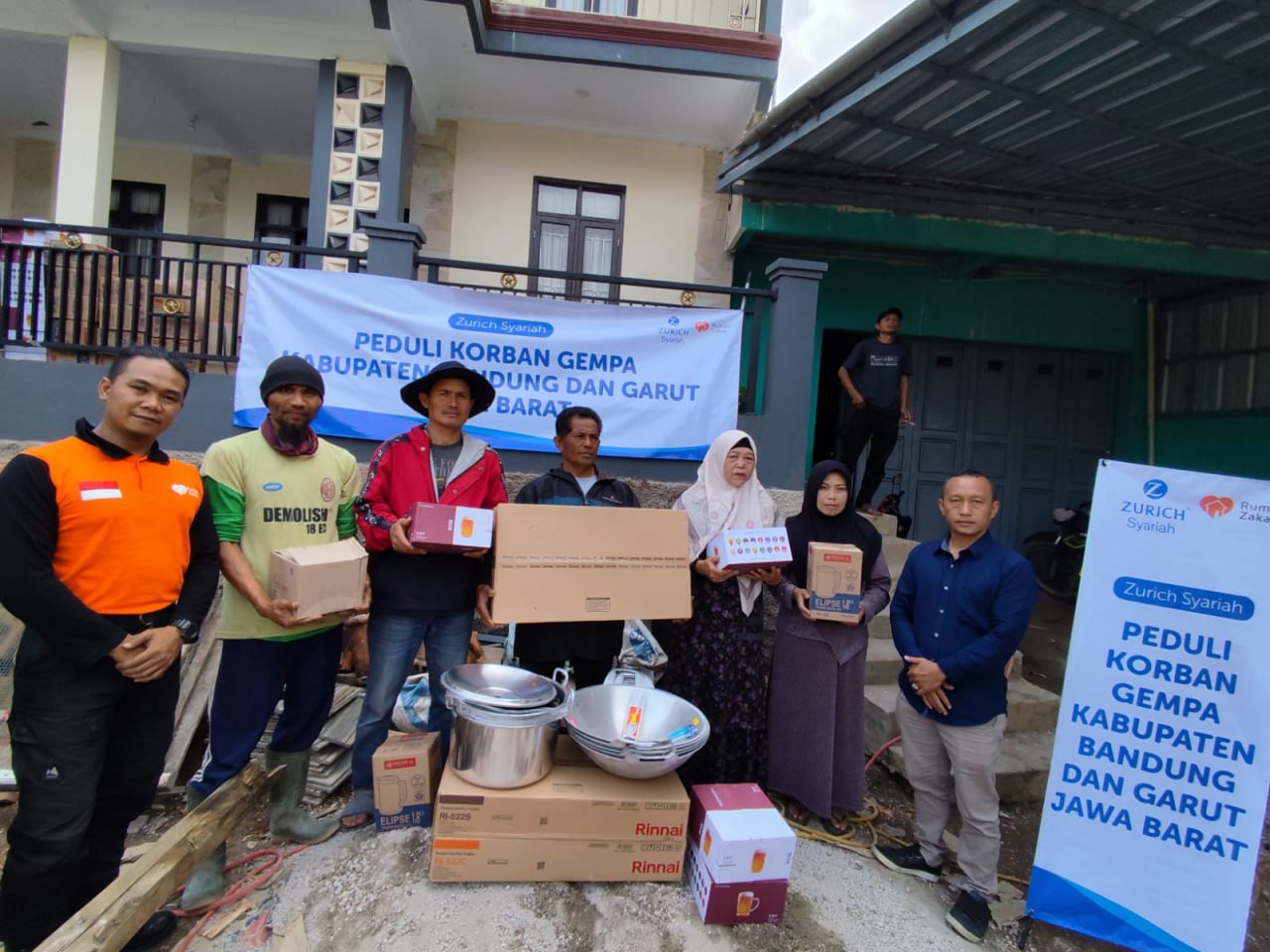 Dukung Pemulihan Pascagempa, Zurich dan Rumah Zakat Berikan Bantuan untuk Warga Kabupaten Bandung
