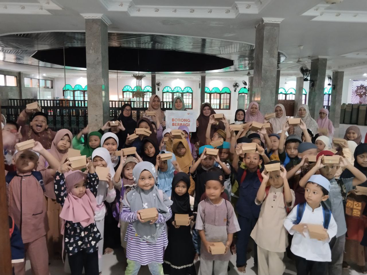 Dukung UMKM, Rumah Zakat Borong Berbagi Kue Cubit Khadijah di Balikpapan