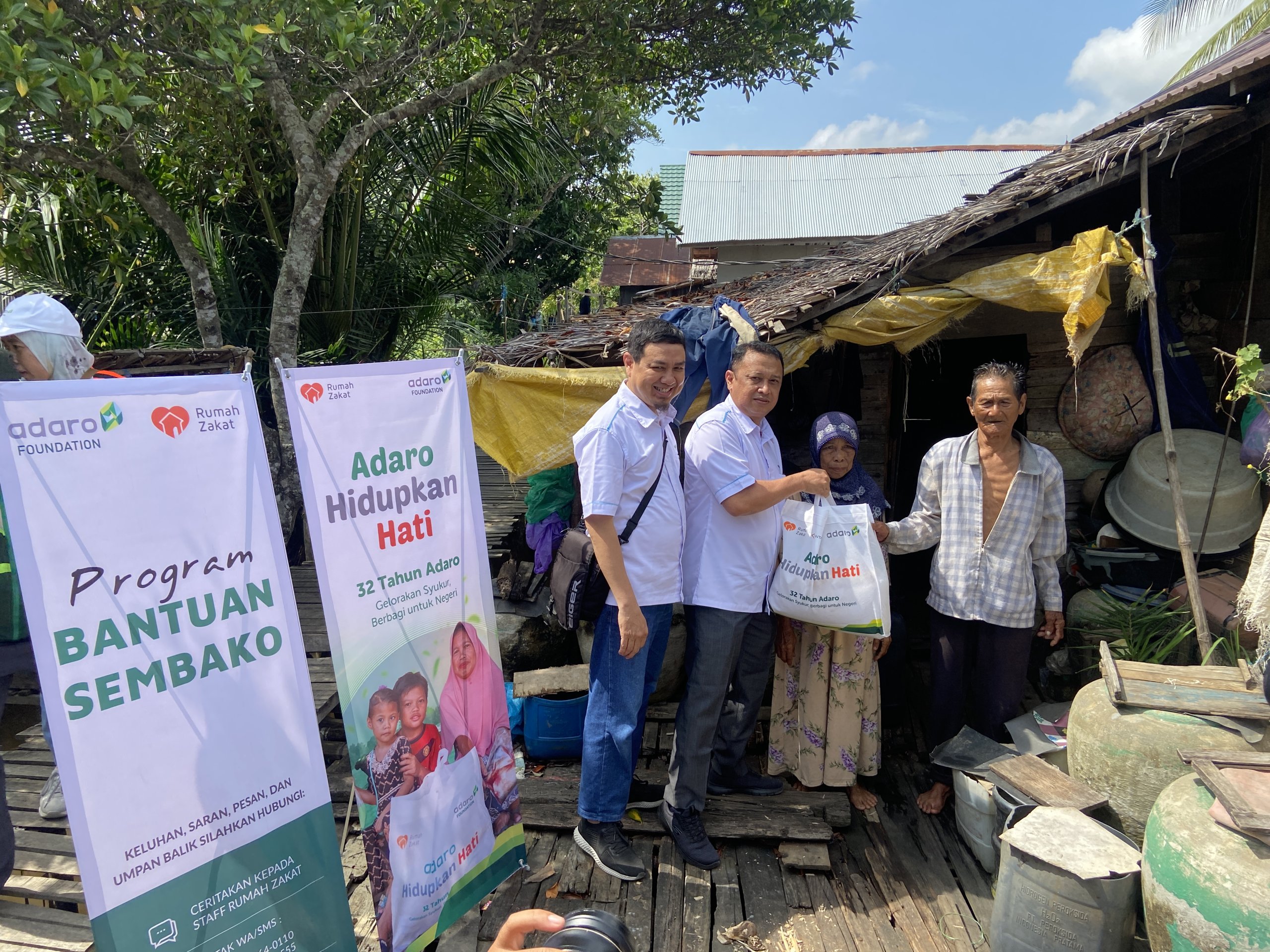 PT Adaro Energy Indonesia Salurkan 326 Paket Sembako Untuk Masyarakat Pra Sejahtera Di Muara Sungai Barito