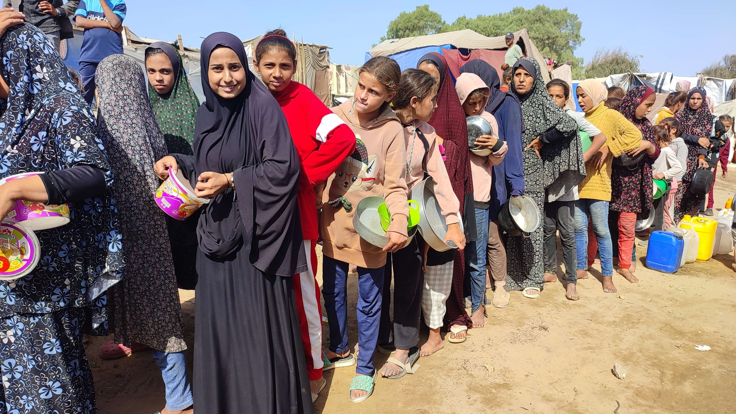 Rumah Zakat Salurkan 1.000 Paket Hot Meals untuk Warga di Deir Al Ballah, Palestina