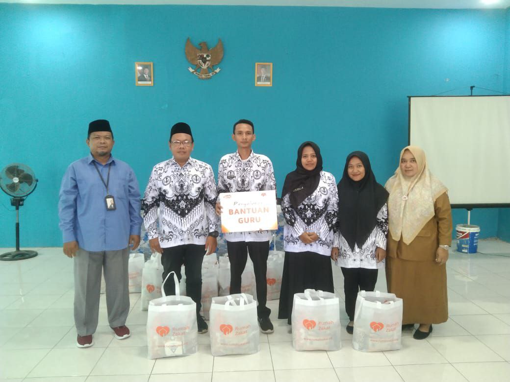 Kado Cinta untuk Guru Non-ASN dari Rumah Zakat