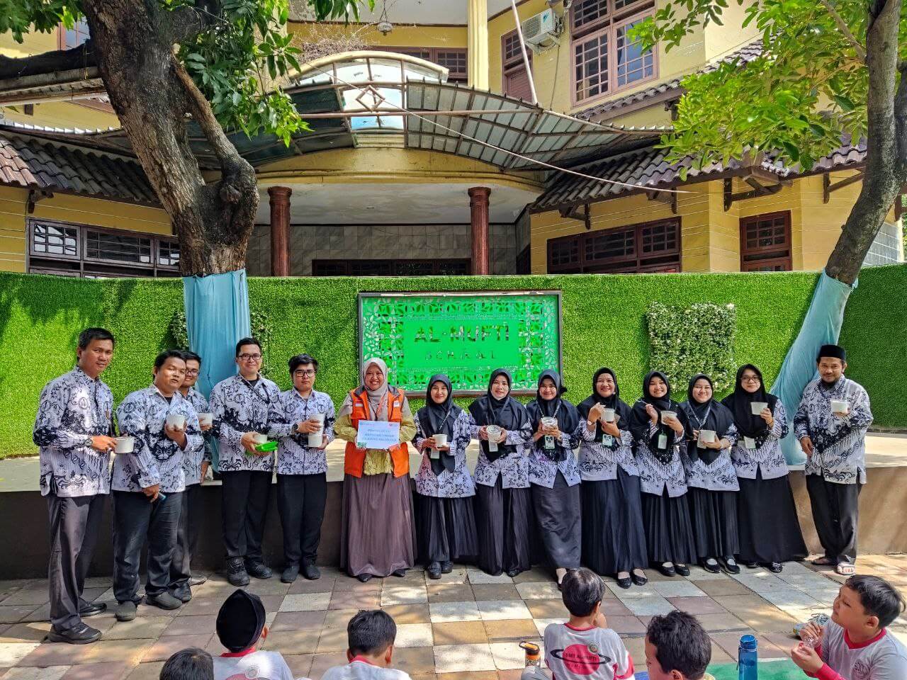 Kitabisa dan Rumah Zakat Bagikan Superqurban untuk Siswa SDIT Al-Mufti Tangerang