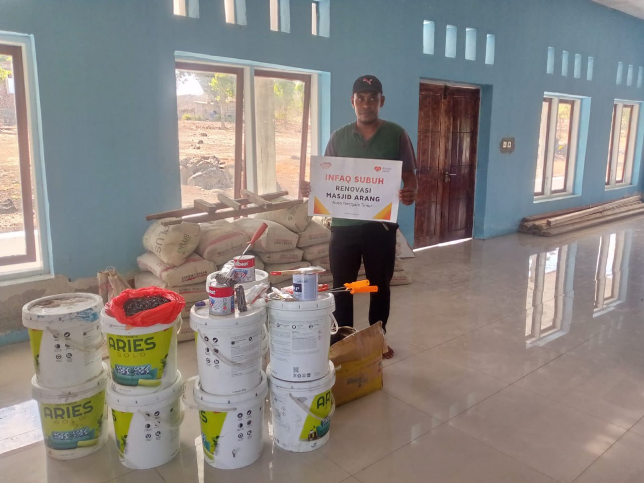 Masjid Arang Semakin Nyaman dengan Dinding Rapi dan Berwarna Masjid Arang Semakin Nyaman dengan Dinding Rapi dan Berwarna