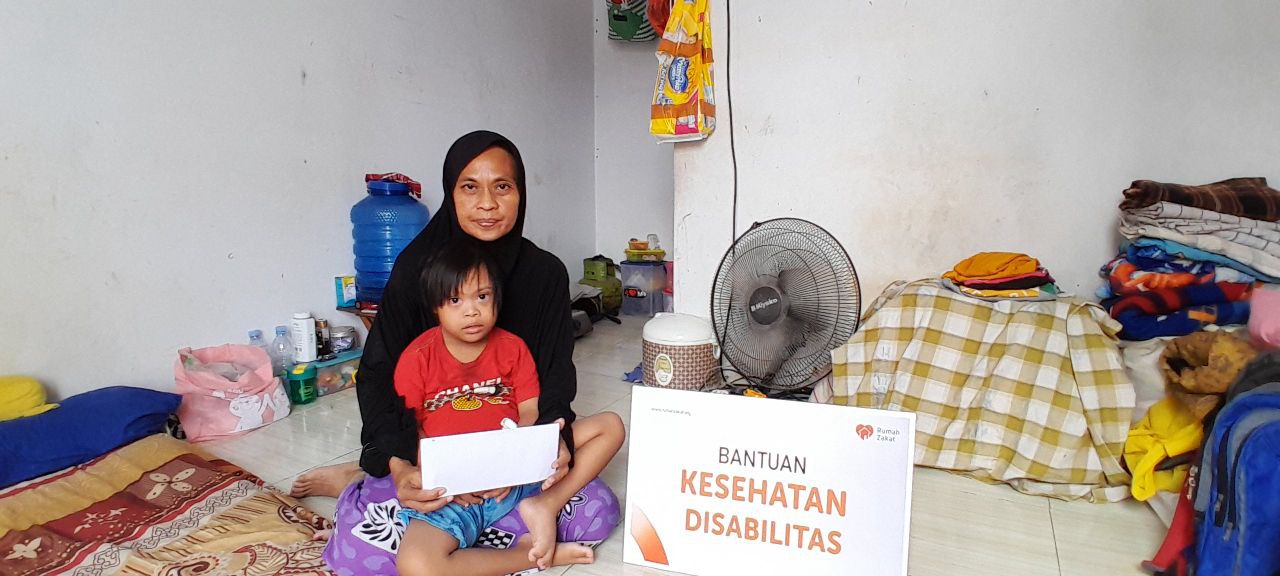 Rumah Zakat Berikan Bantuan untuk Yunus, Anak Penyandang Down Syndrome