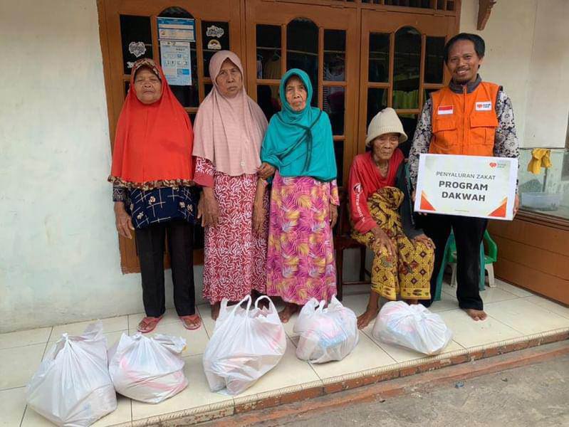 Rumah Zakat Kota Cilegon Salurkan Bantuan Sembako untuk Lansia dan Keluarga Prasejahtera di Kalang Anyar