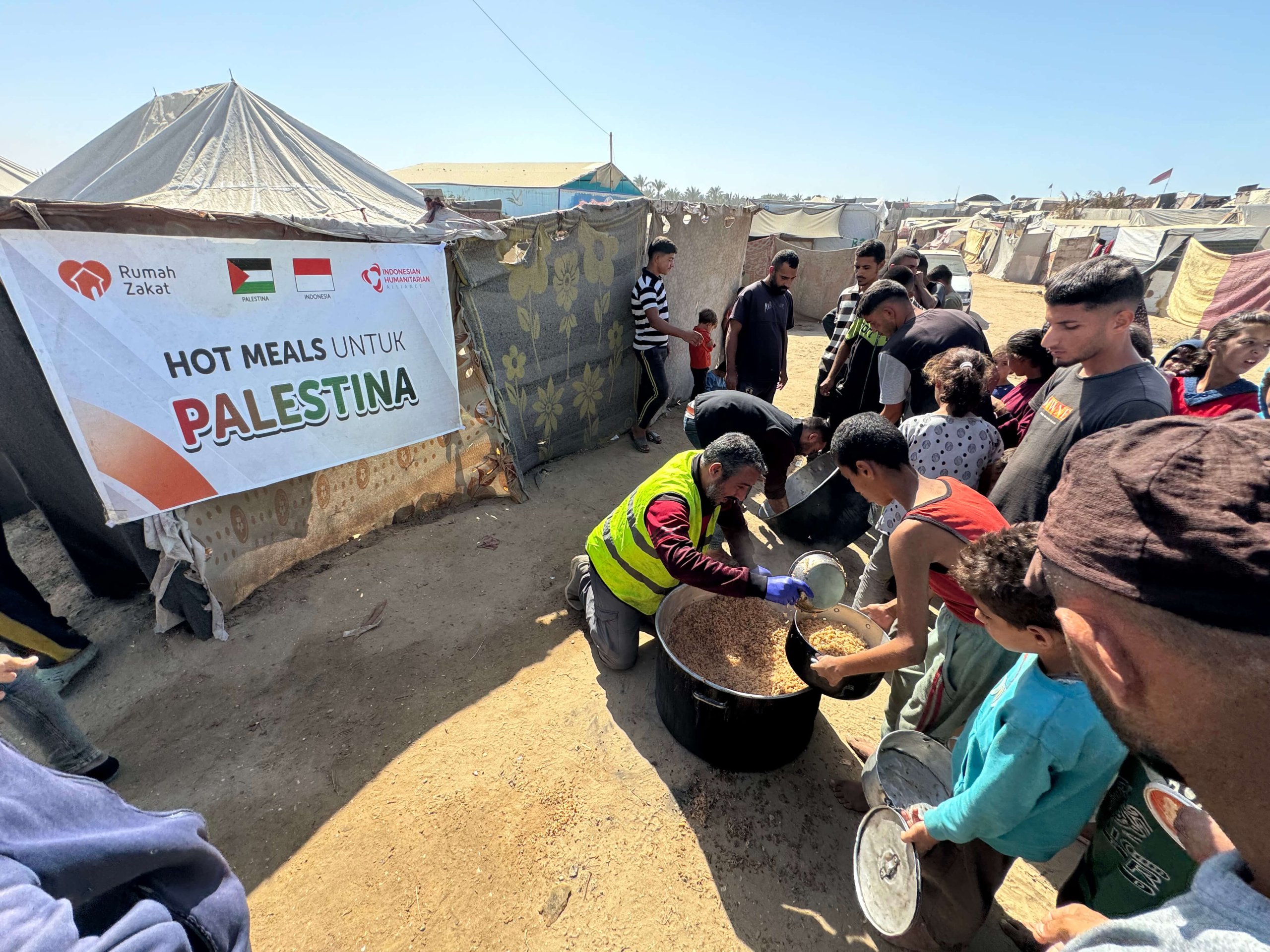 Rumah Zakat Salurkan 1.000 Paket Hot Meals di Khan Younis, Palestina