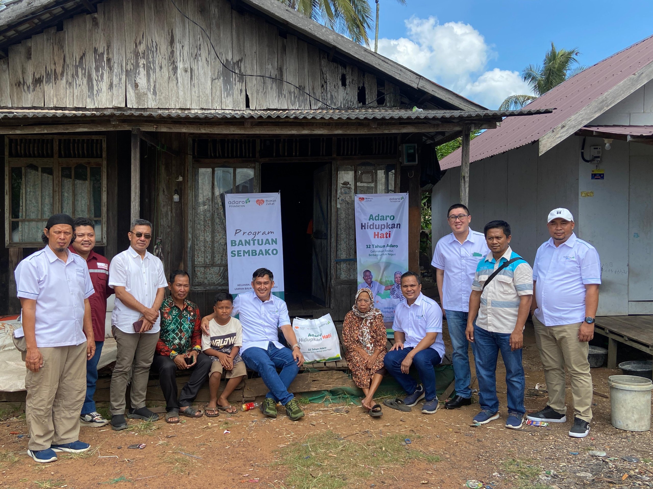 Sebanyak 180 Keluarga Pra Sejahtera Terima Bantuan Sembako Dari Anak Perusahaan Adaro, PT IMPT