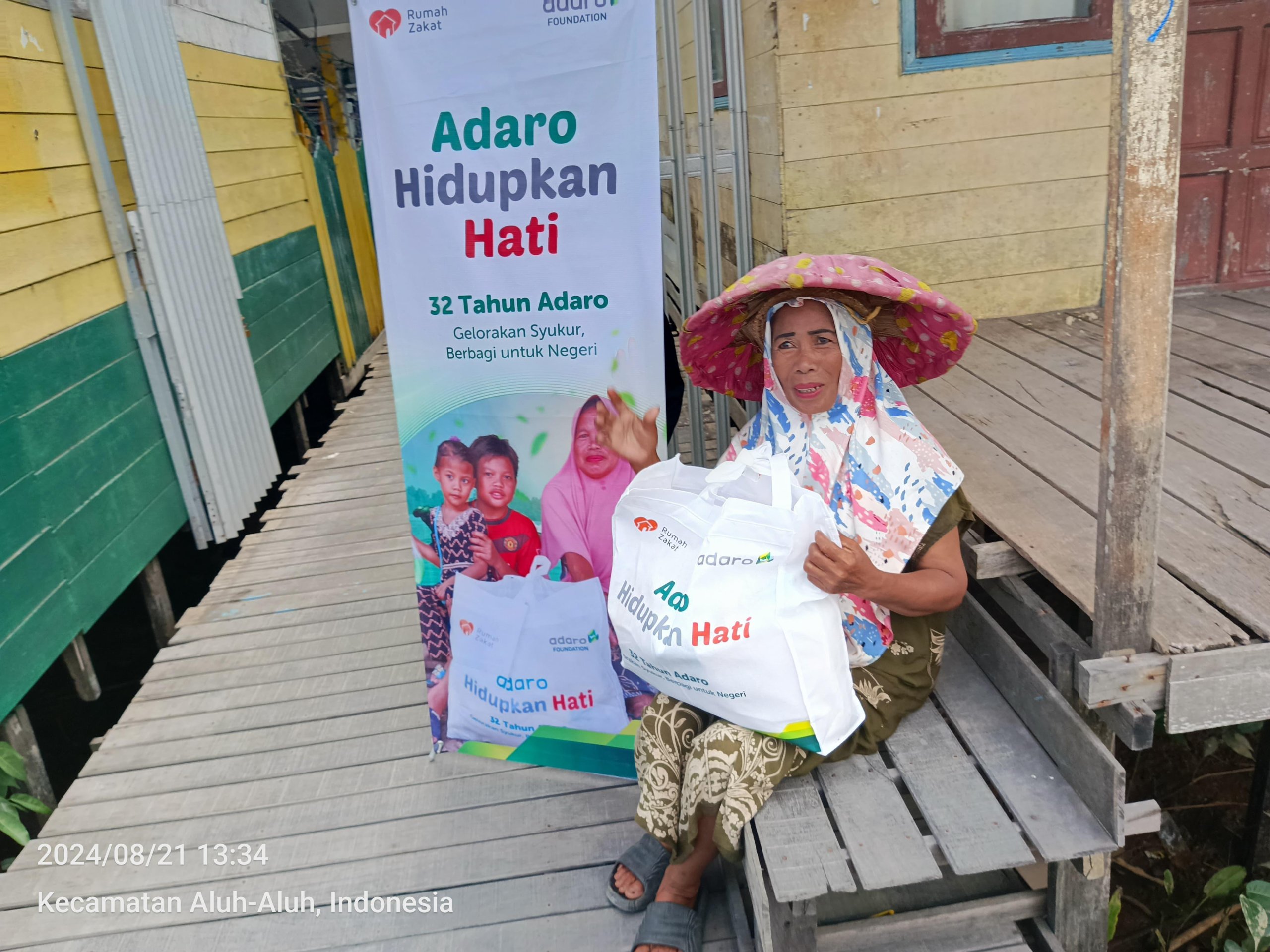 Adaro Salurkan 2.247 Paket Sembako Di 7 Desa Di Kabupaten Banjar