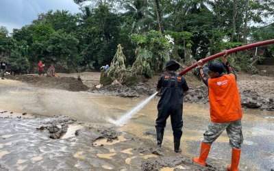 Mobilitas Warga Terhenti, Rumah Zakat Lakukan Aksi Bersih-Bersih di Cidolog, Kabupaten Sukabumi