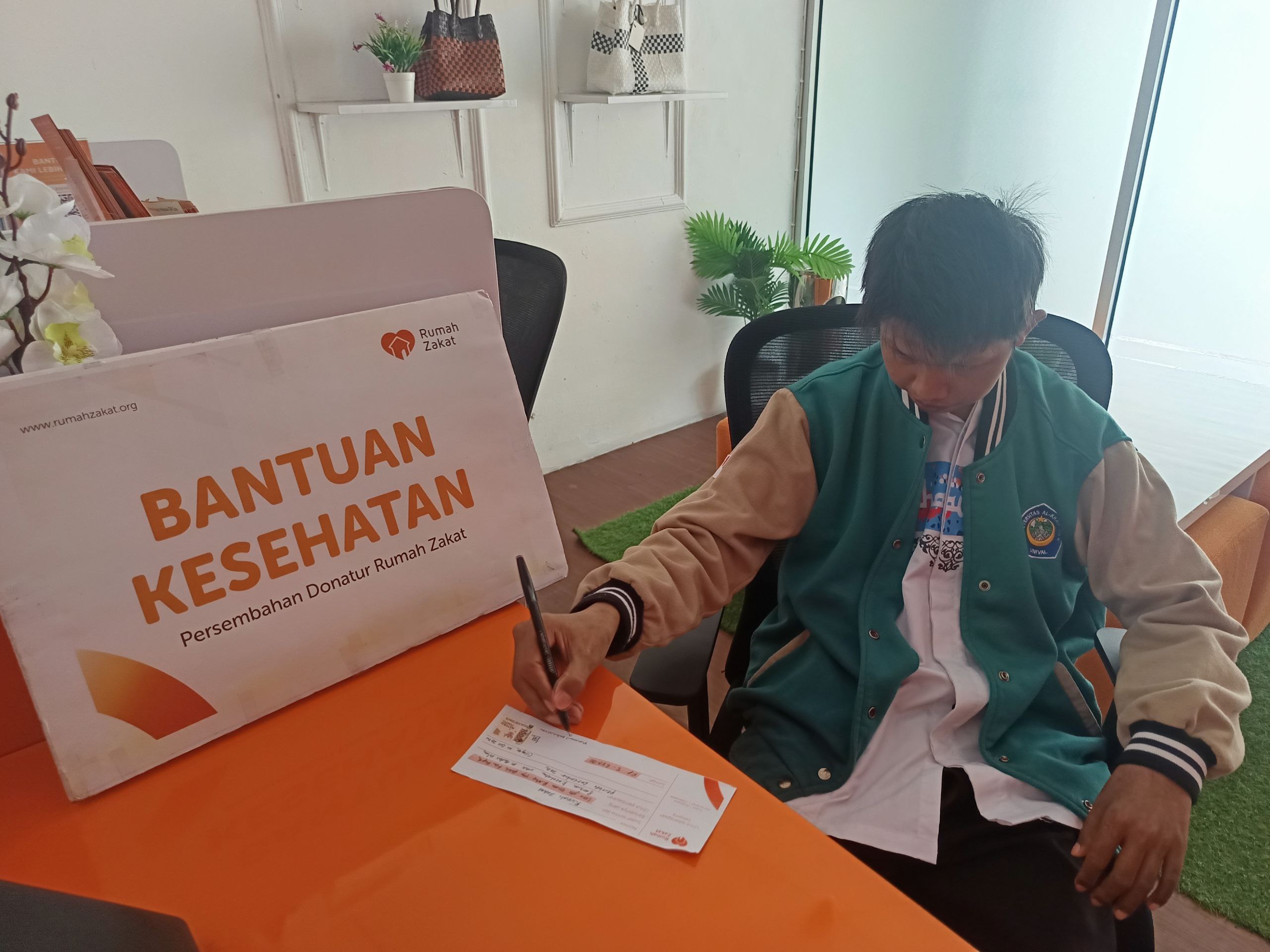 Rumah Zakat Cilegon Kembali Salurkan Bantuan Kesehatan untuk Abdussalam