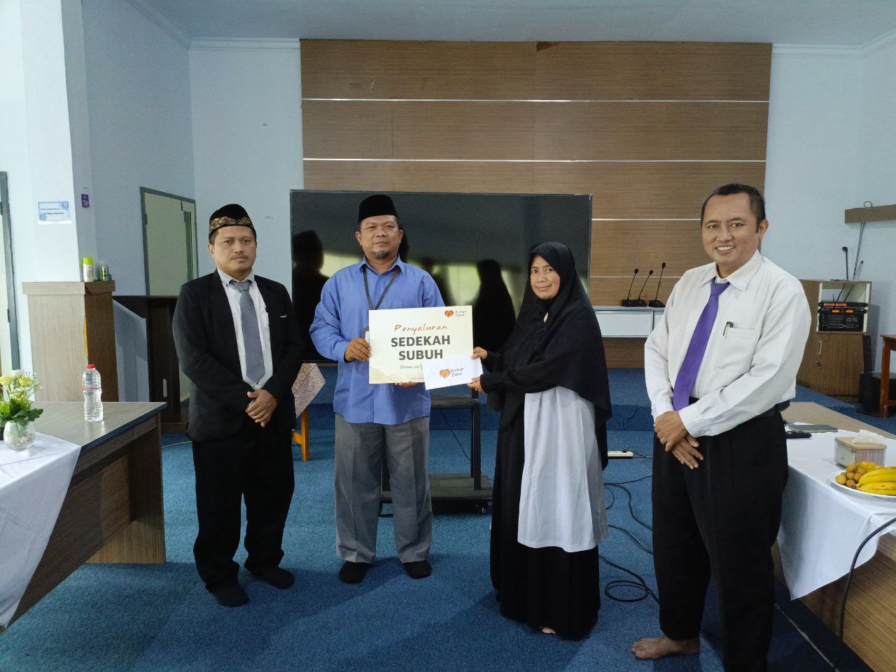 Rumah Zakat Kembali Salurkan Bantuan Pendidikan untuk Santri di Ponpes Al Hikmah Cirebon