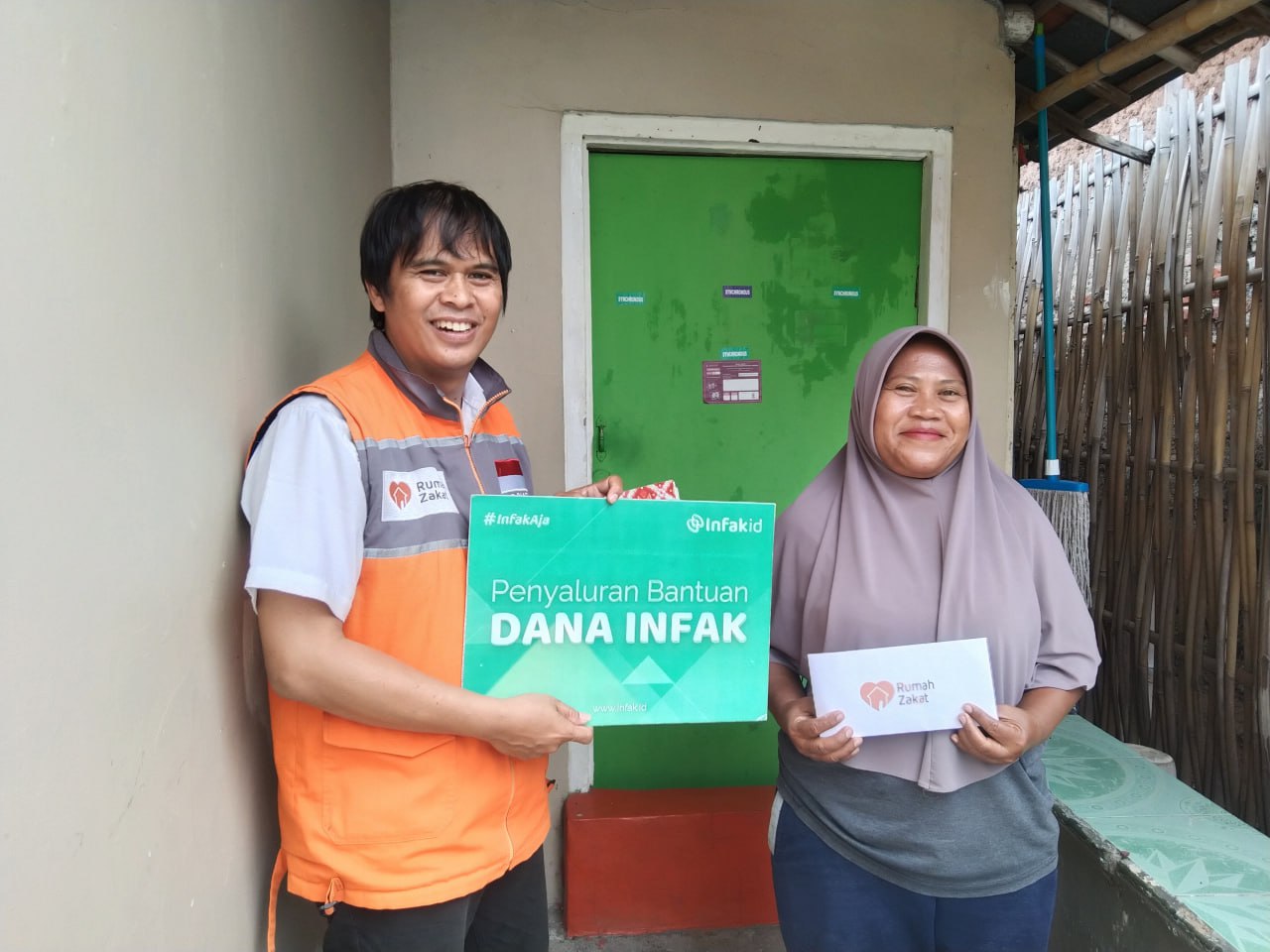 Rumah Zakat Melalui Dana Infak.Id Salurkan Bantuan Modal Usaha untuk UMKM di Cirebon