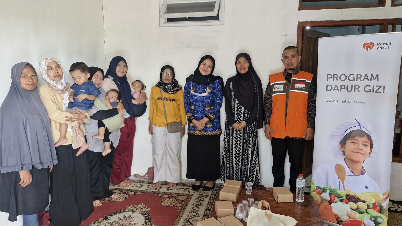 Rumah Zakat Salurkan Bantuan Beras dan Telur untuk Anak Stunting di Padasuka