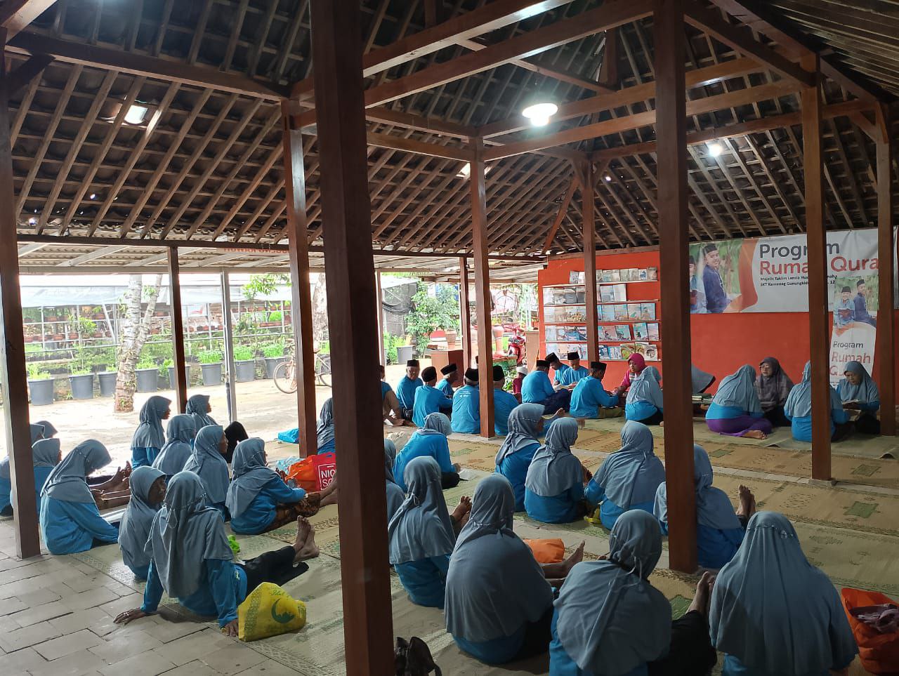 Semangat Lansia di TPA Husnul Khotimah Terus Terjaga