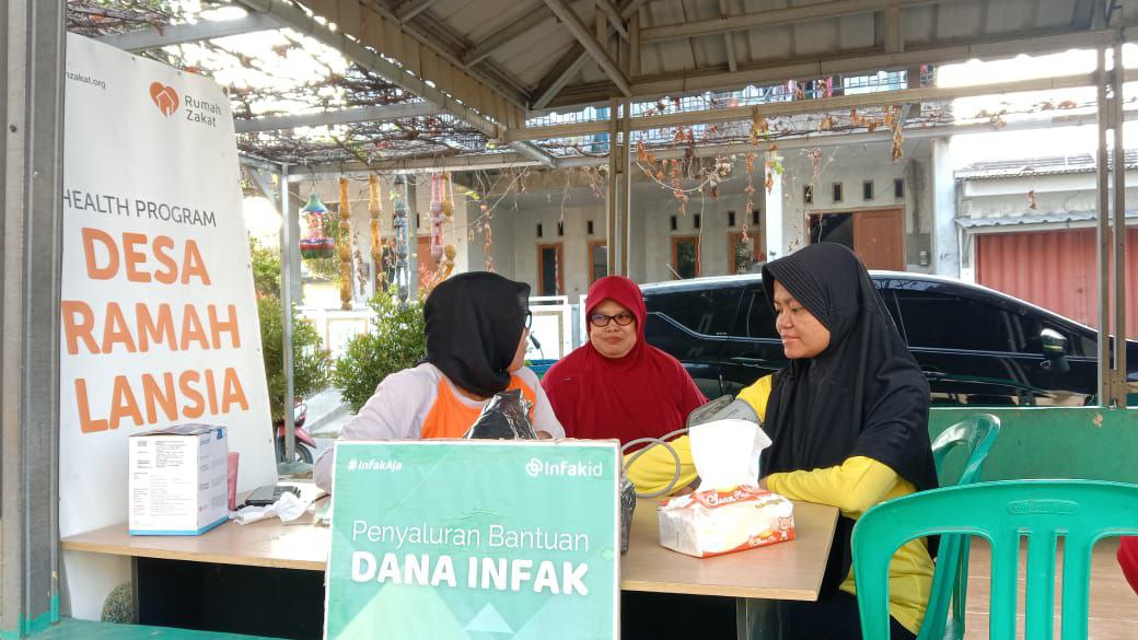 Senam Lansia dan Cek Kesehatan Gratis di Taman Ramah Lansia Gramapuri