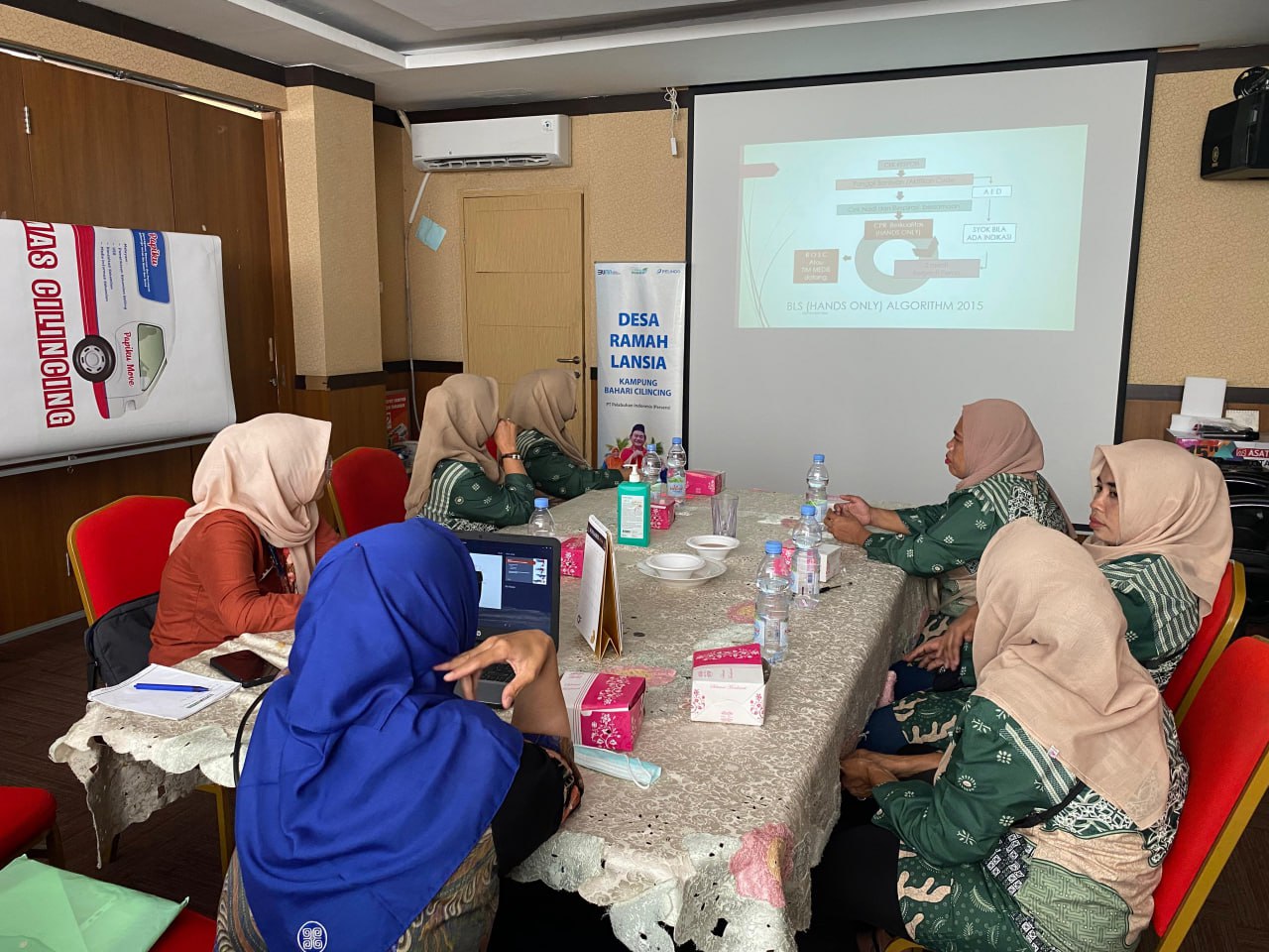 Bantu Lansia Lebih Terampil, PT Pelindo Menggelar Pelatihan Kader Lansia