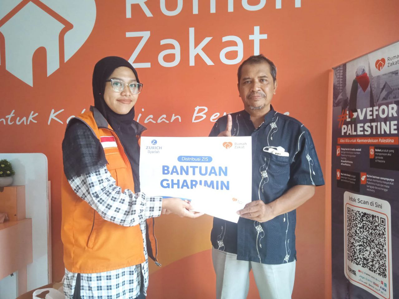 Zurich Syariah Salurkan Zakat untuk Gharimin, Bantu Ringankan Beban Hidup