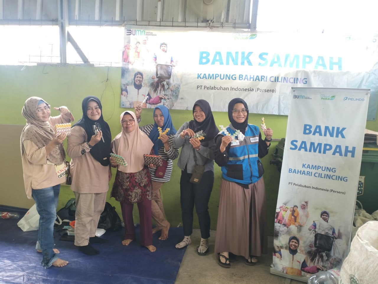 Pelindo Mengadakan Pelatihan Handycraft Anyaman dari Sampah sebagai Wujud Pengolahan Sampah Plastik