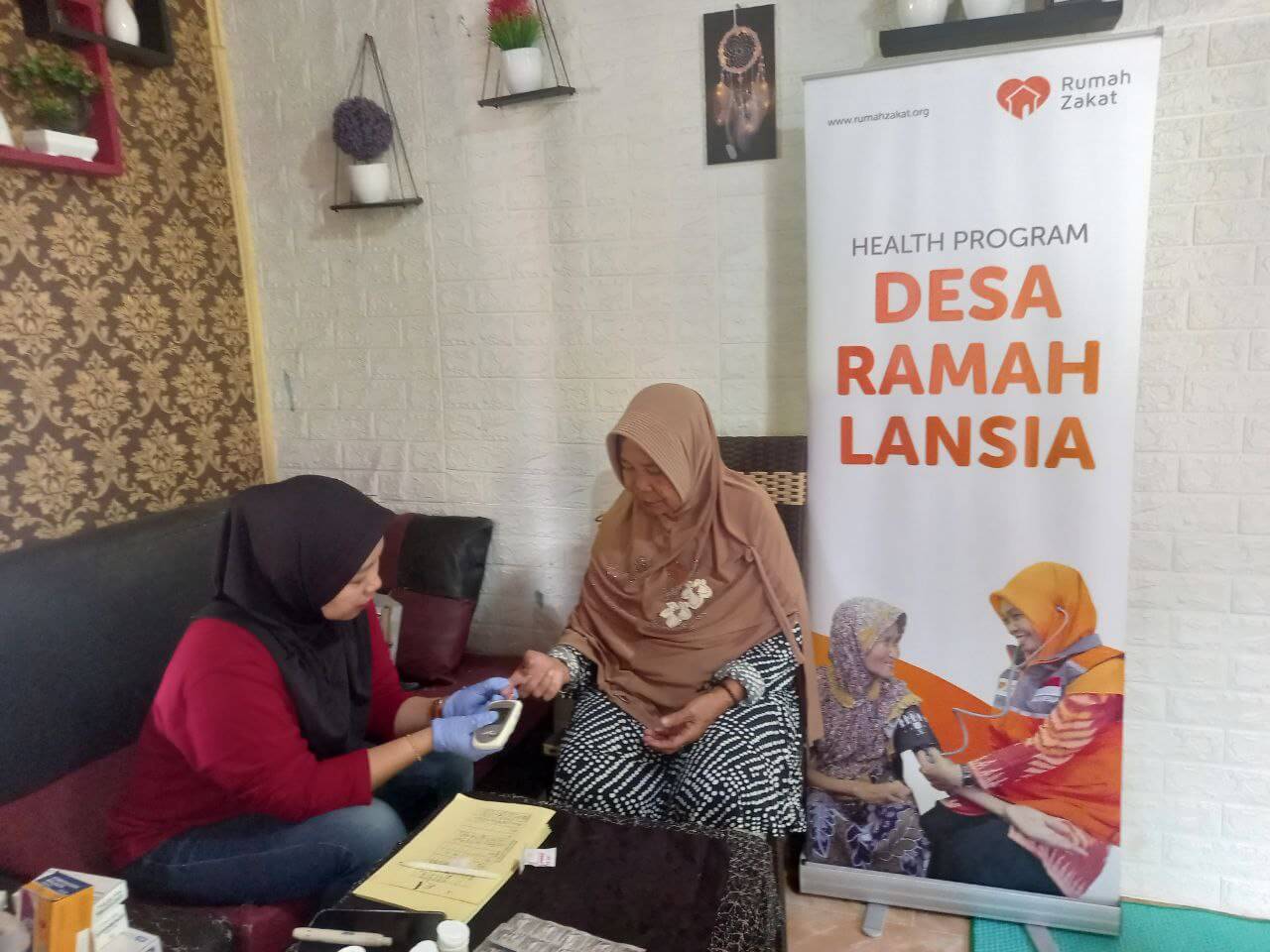Rumah Zakat Ajak Lansia Senam Sehat dan Cek Kesehatan Gratis