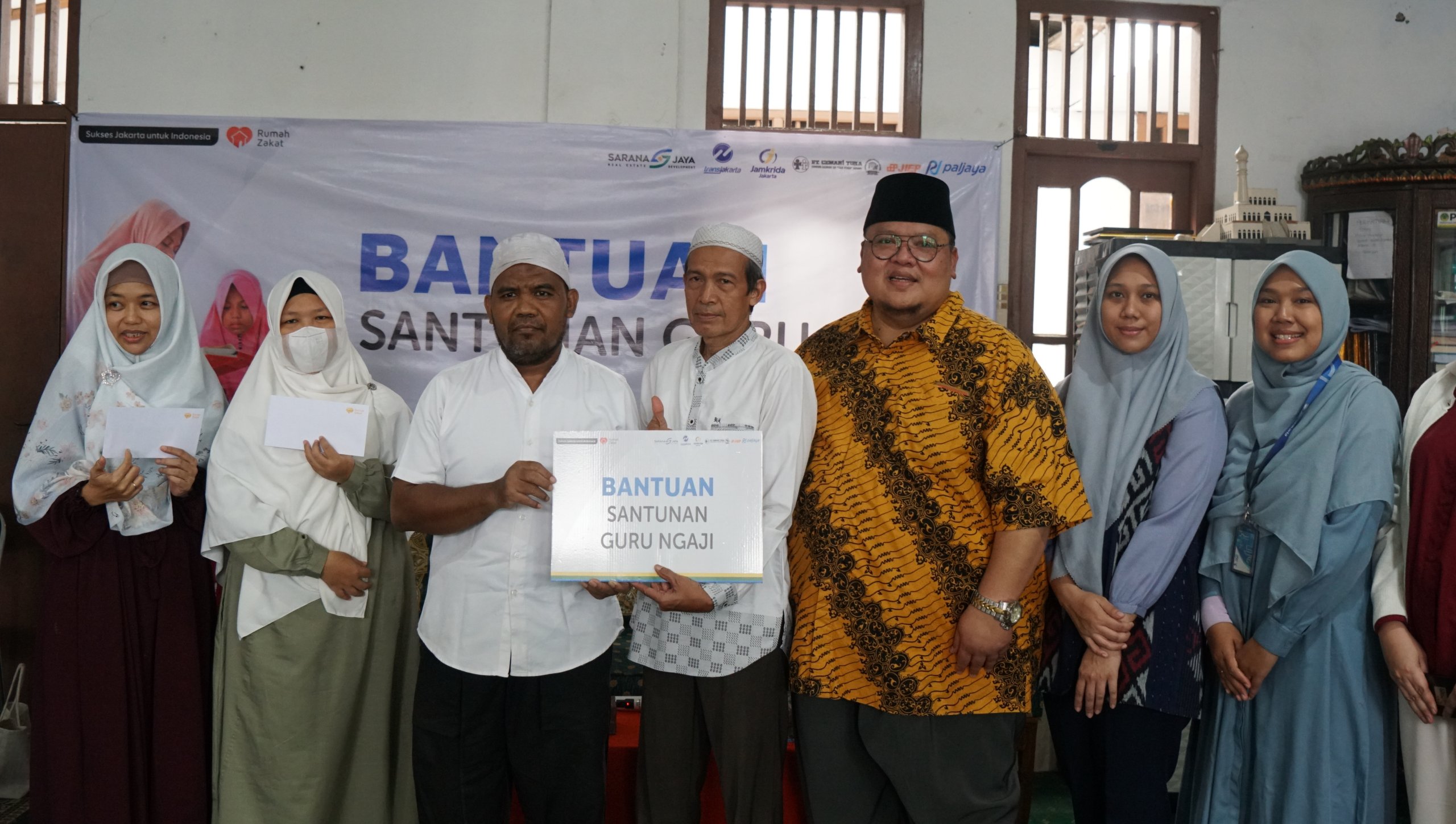 Rumah Zakat Kolaborasi Dengan BUMD DKI Jakarta Penyerahan Bantuan Santunan Guru Ngaji