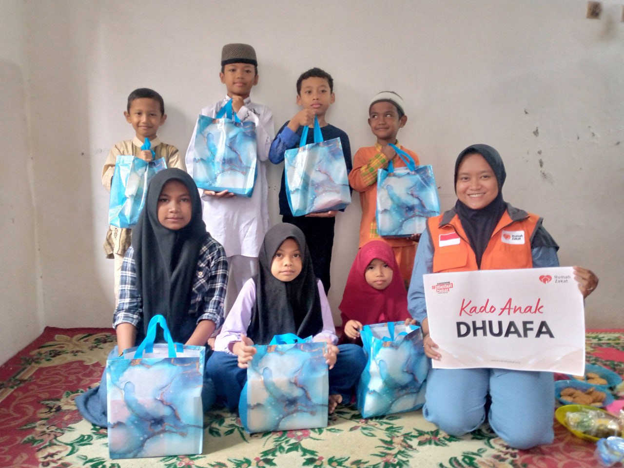 Kado Cinta untuk Anak-Anak Dhuafa dari Rumah Zakat
