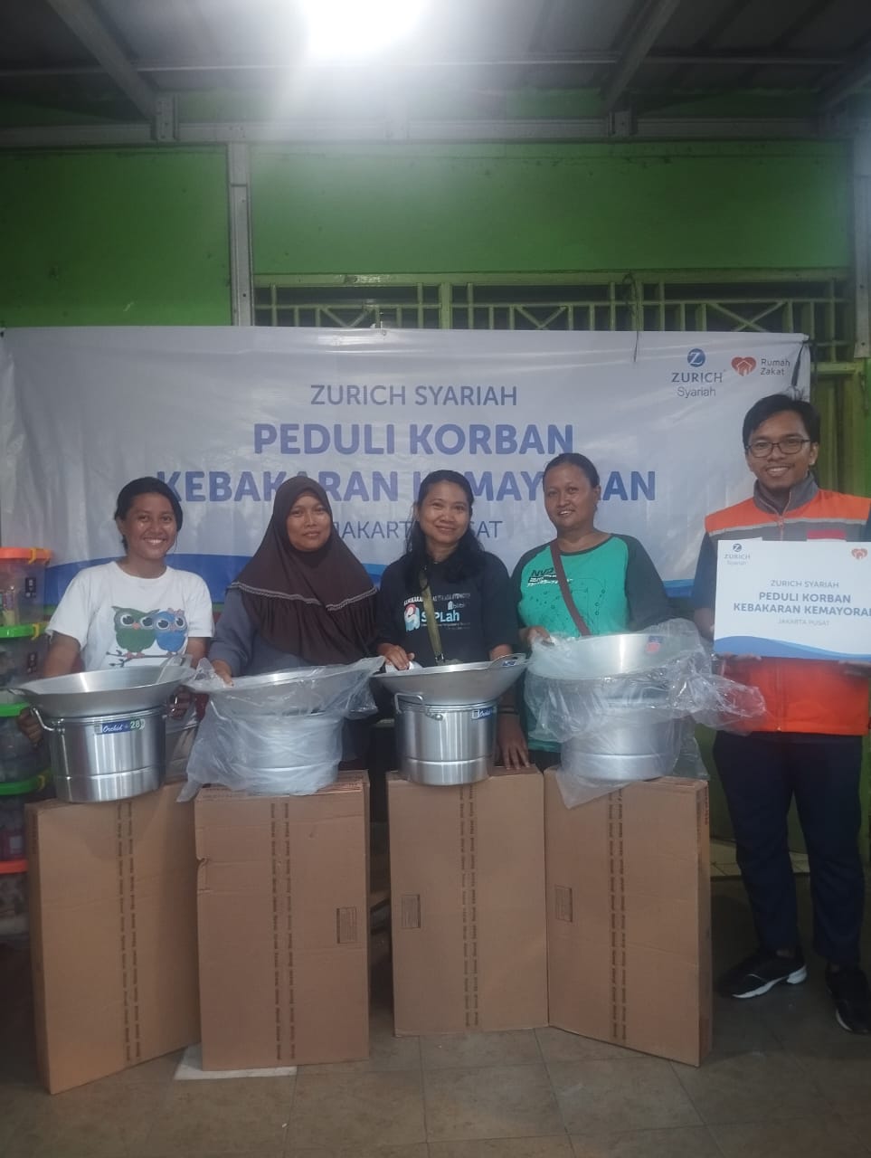Rumah Zakat dan Zurich Syariah Berikan Bantuan Penyintas Kebakaran Kemayoran
