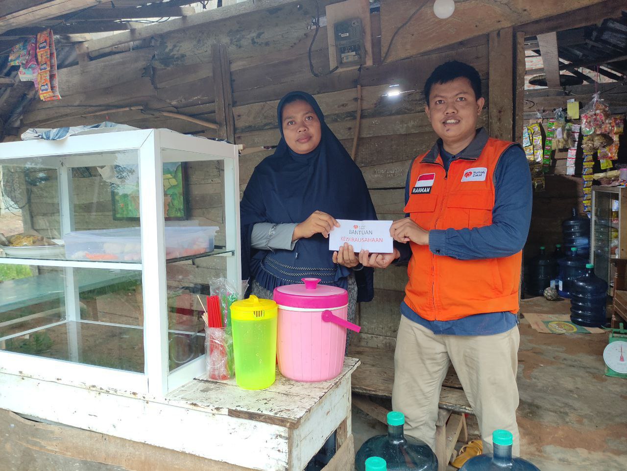 Rumah Zakat Salurkan Bantuan Modal Usaha untuk Dongkrak UMKM