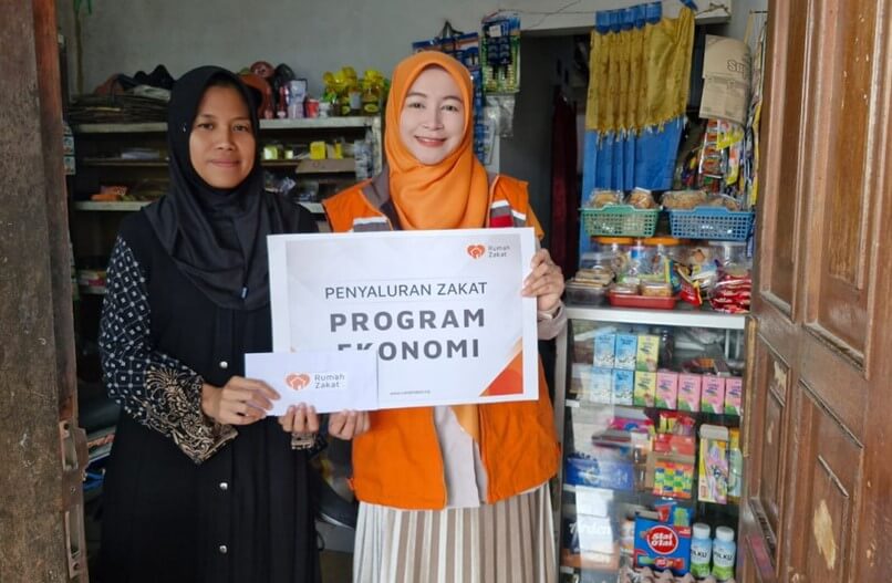 Peduli UMKM, Rumah Zakat Menyerahkan Bantuan Modal Usaha