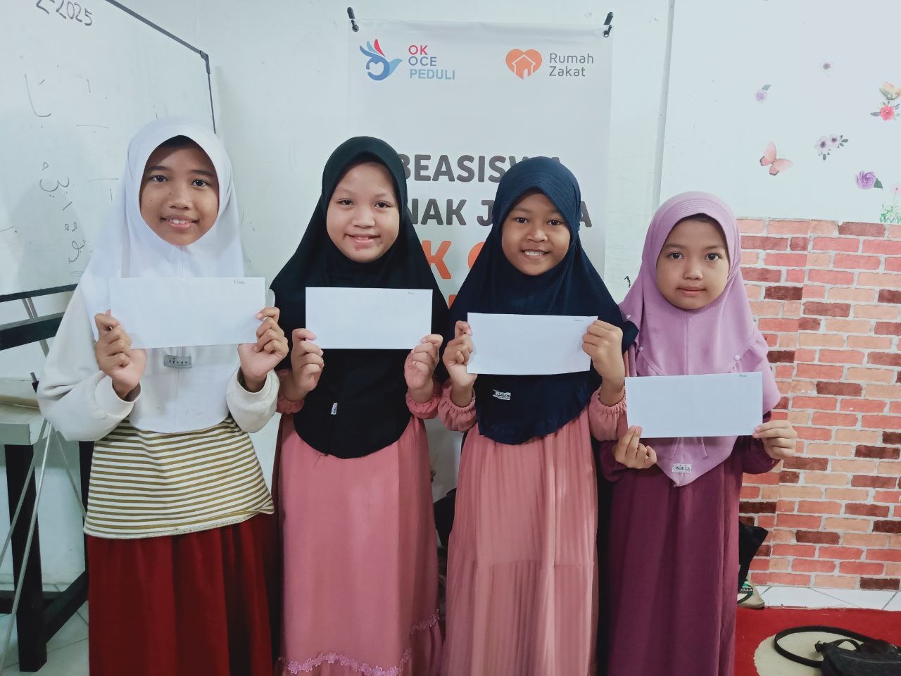 Penyaluran Beasiswa OK OCE PEDULI dan Rumah Zakat Hadirkan Harapan Baru untuk 18 Anak Yatim Dhuafa di DKI Jakarta