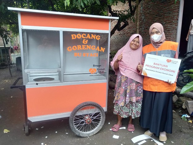 Rumah Zakat Salurkan Gerobak dan Perlengkapan Usaha Baru untuk UMKM