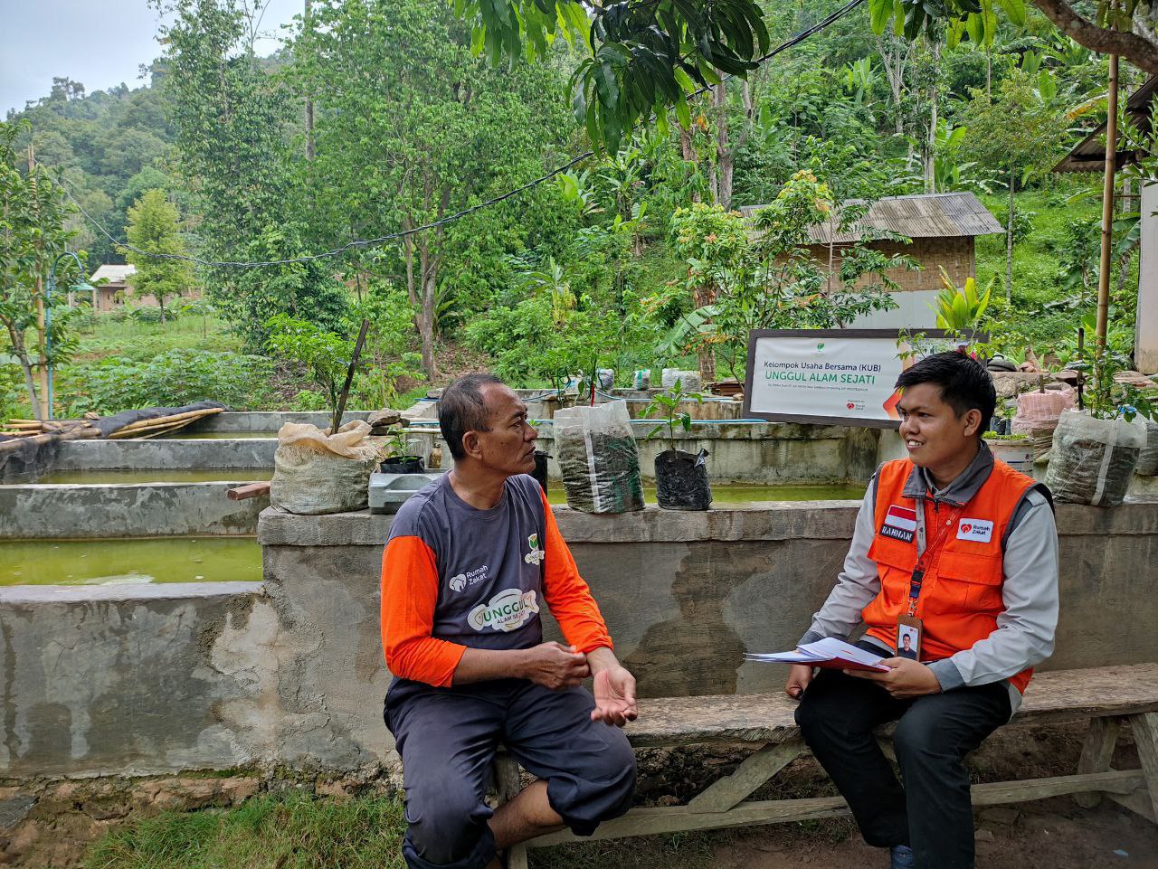 Rumah Zakat Salurkan Bantuan Usaha untuk Tingkatkan Kualitas Ternak Ikan di Pesawaran