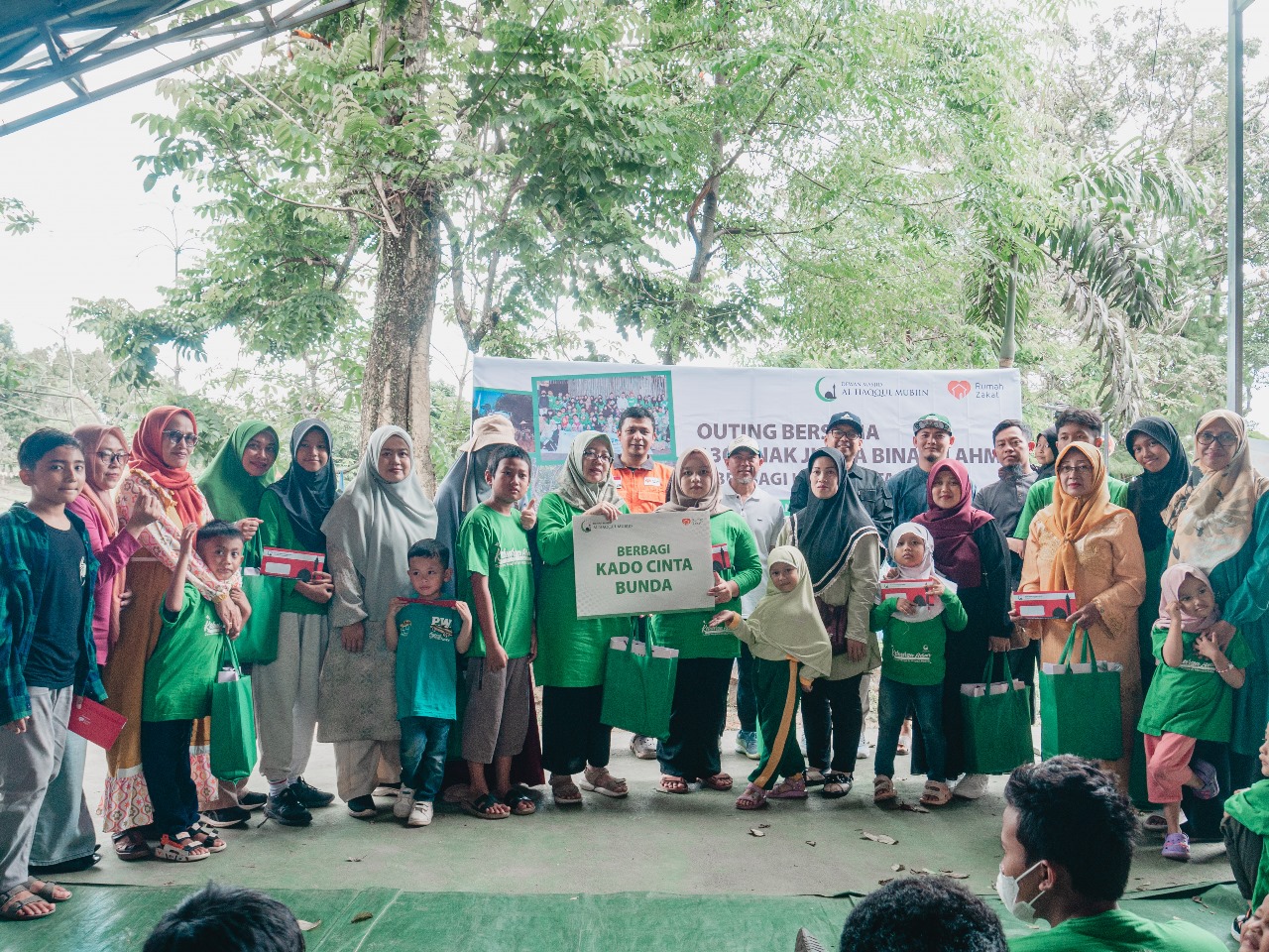 Outing Bersama 130 Anak Yatim Ex Karyawan AHM dan Pemberian Kado Cinta Bunda Bersama Dewan Masjid Al Haqqul Mubiin PT Astra Honda Motor di Jbound Edu Park Ciapus Bogor