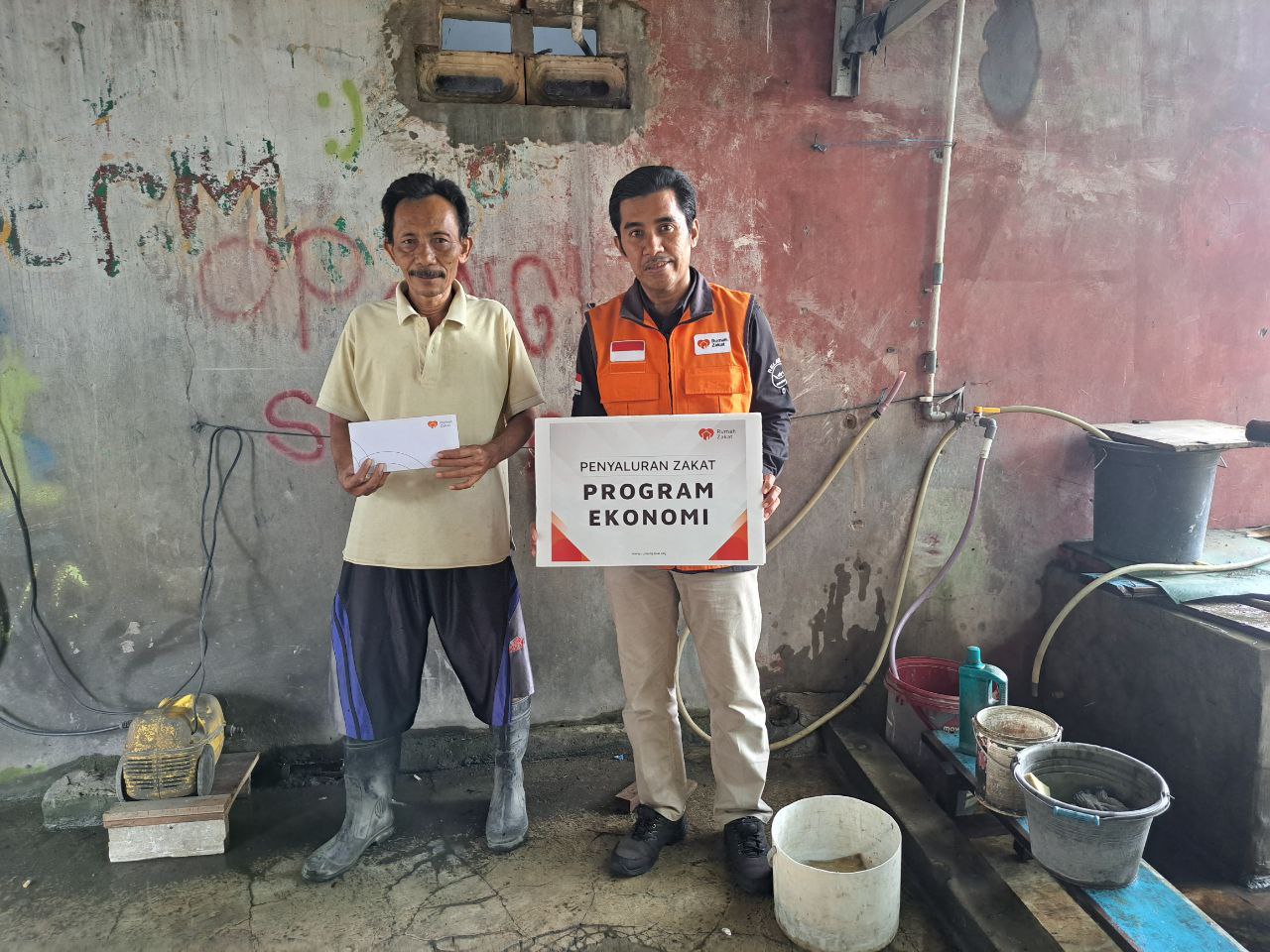 Rumah Zakat Salurkan Bantuan Modal Usaha untuk Para Pejuang Nafkah