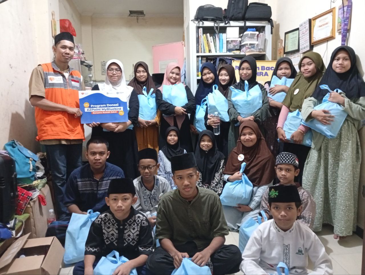 Menebar Harapan, Menguatkan Hati: Kepedulian Bluebird melalui EZPoint dan Rumah Zakat untuk Anak Yatim dan Dhuafa
