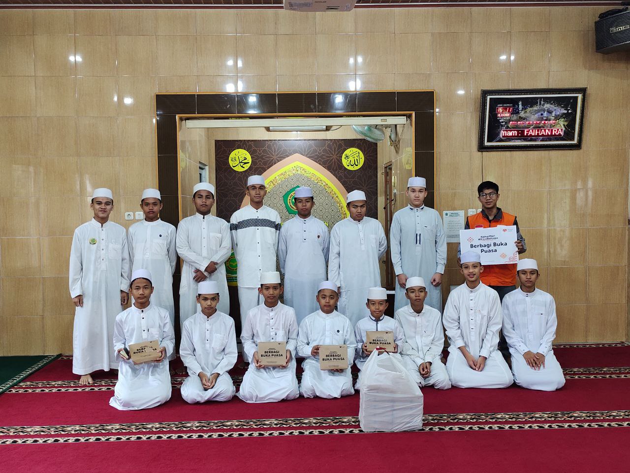 Melalui Program BBP, Rumah Zakat Berbagi Kebahagiaan dengan Santri Tahfidz Al-Quran