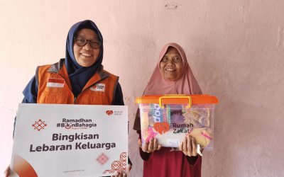 Melalui Bingkisan Lebaran Keluarga, Rumah Zakat Bantu Penuhi Kebutuhan Pokok Masyarakat Pra Sejahtera