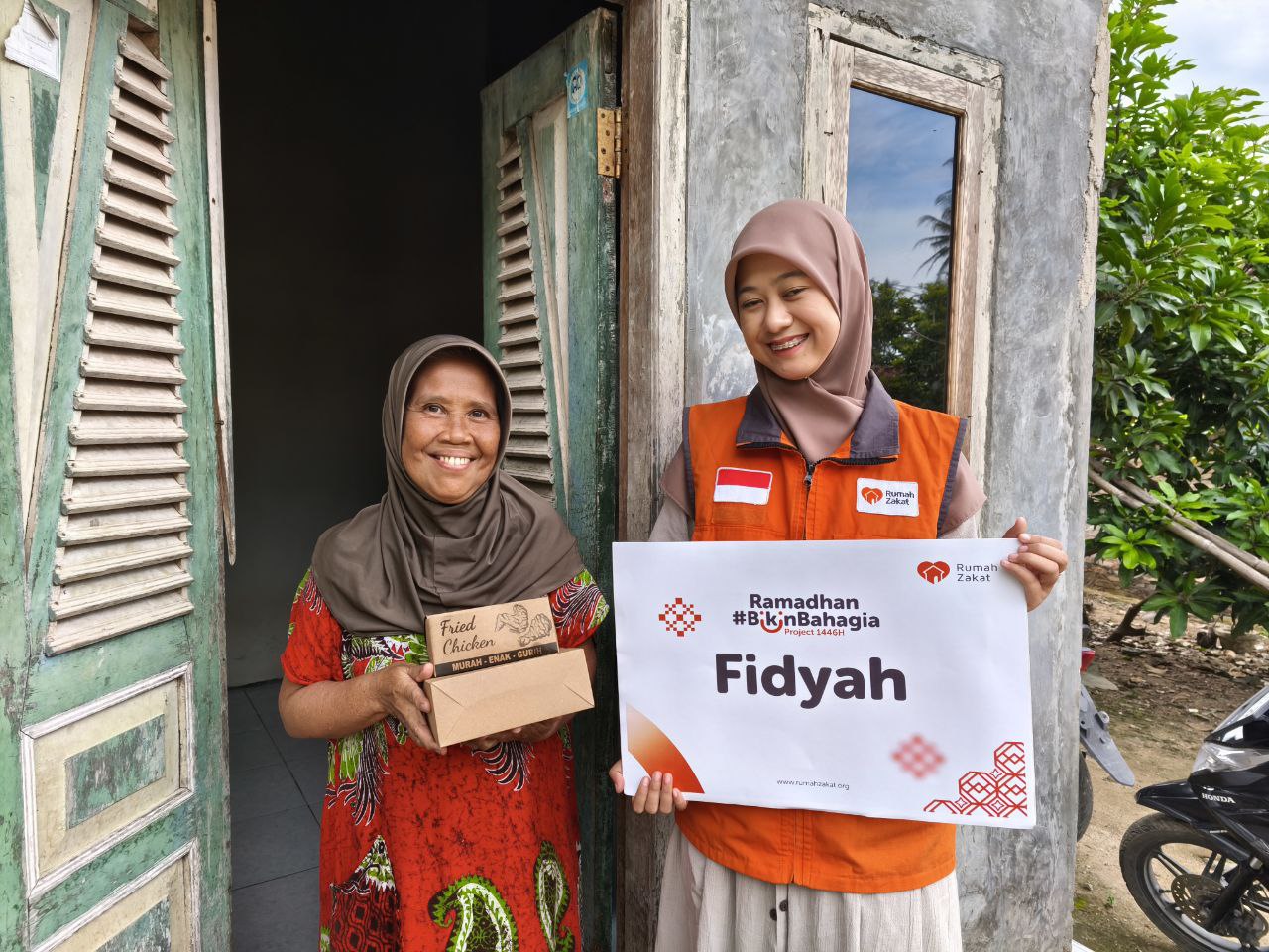 Rumah Zakat menyalurkan fidyah untuk masyarakat prasejahtera.