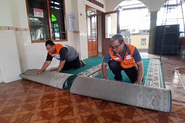 Semarak Hidupkan  Ramadhan, Rumah Zakat Salurkan Karpet untuk Tingkatkan Kenyamanan Ibadah