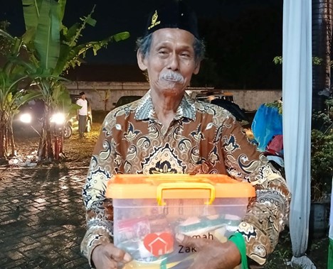 Bingkisan Lebaran Keluarga untuk lansia dan dhuafa Bingkisan Lebaran Keluarga untuk lansia dan dhuafa