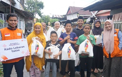 Penyaluran Kado Lebaran Yatim