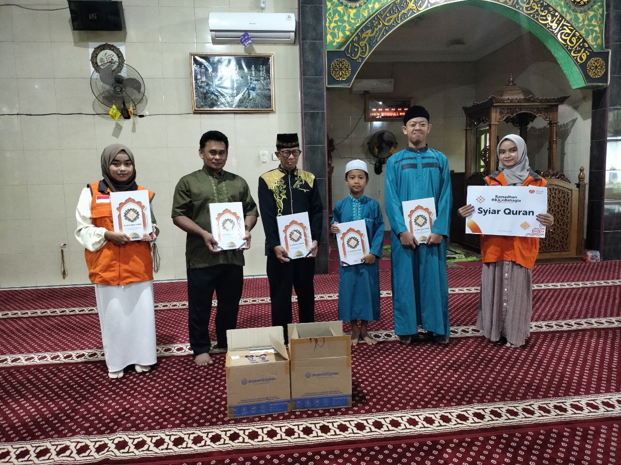 Rumah Zakat Salurkan Al-Qur’an untuk Santri TPQ Masjid Hidayatullah yang Terdampak Longsor